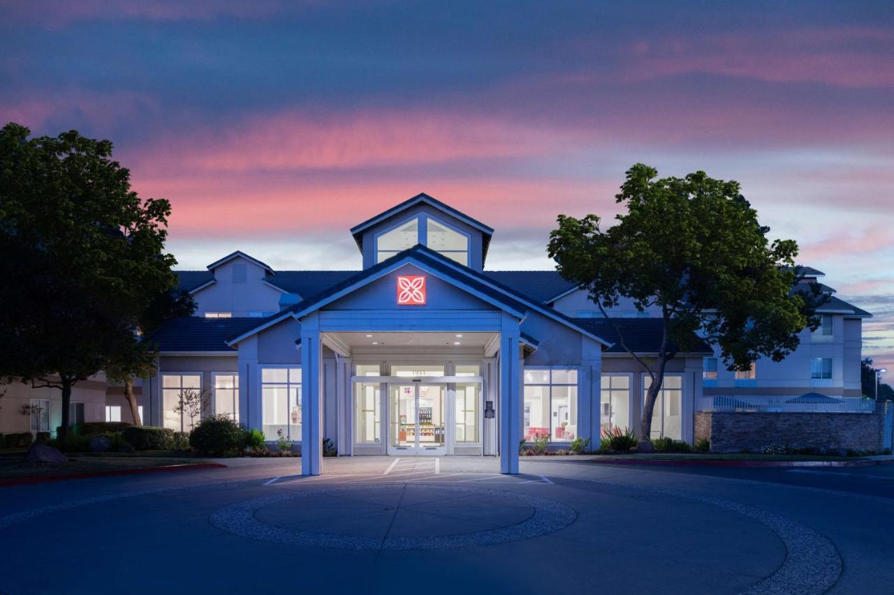 Hilton Garden Inn רוזוויל מראה חיצוני תמונה