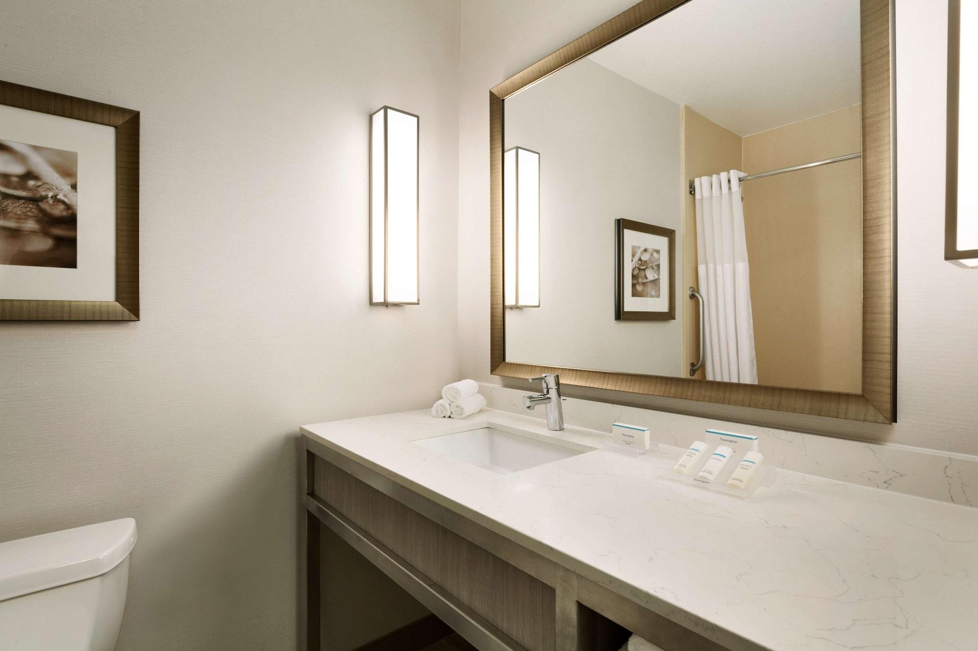 Hilton Garden Inn רוזוויל מראה חיצוני תמונה