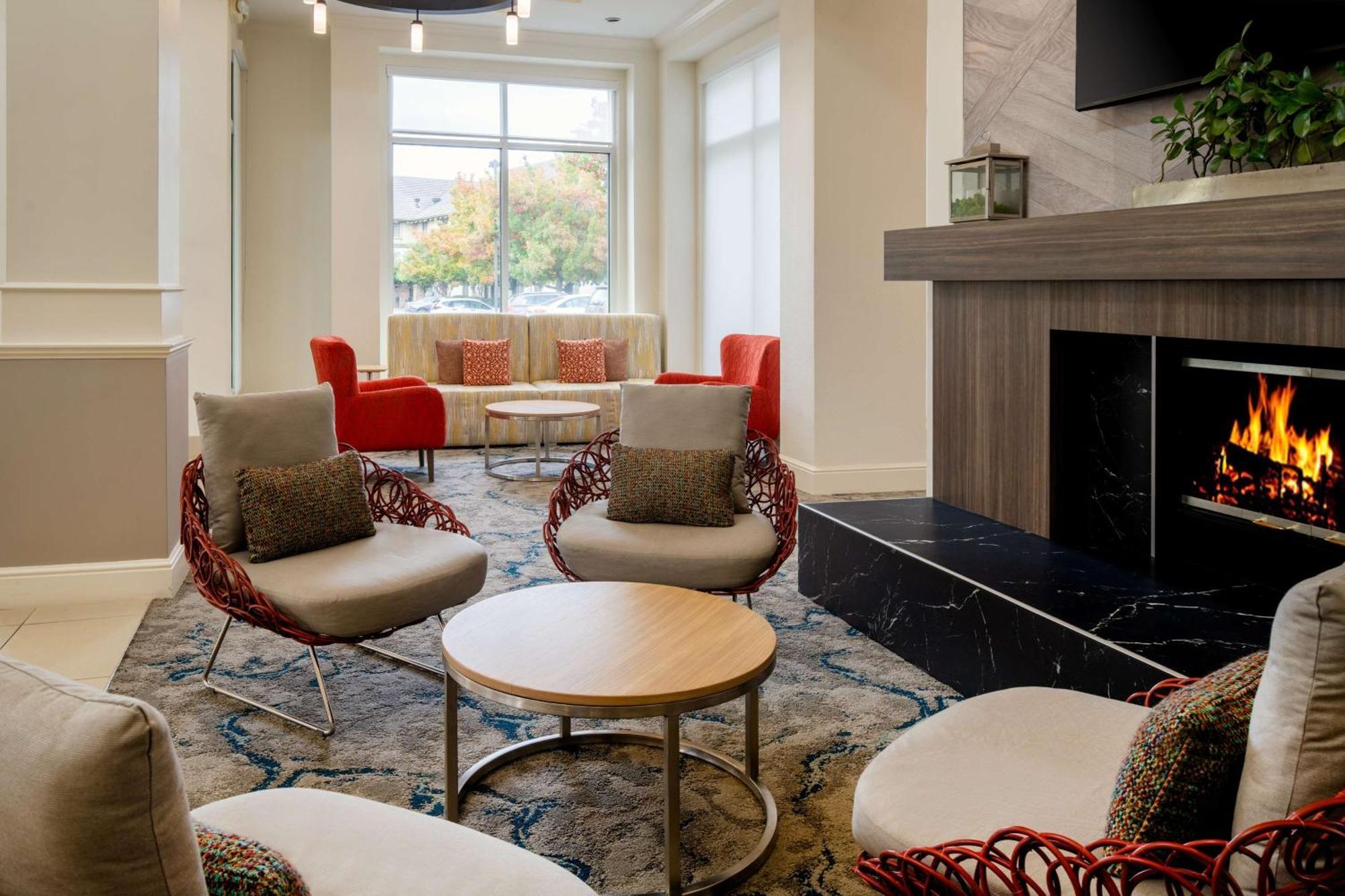 Hilton Garden Inn רוזוויל מראה חיצוני תמונה